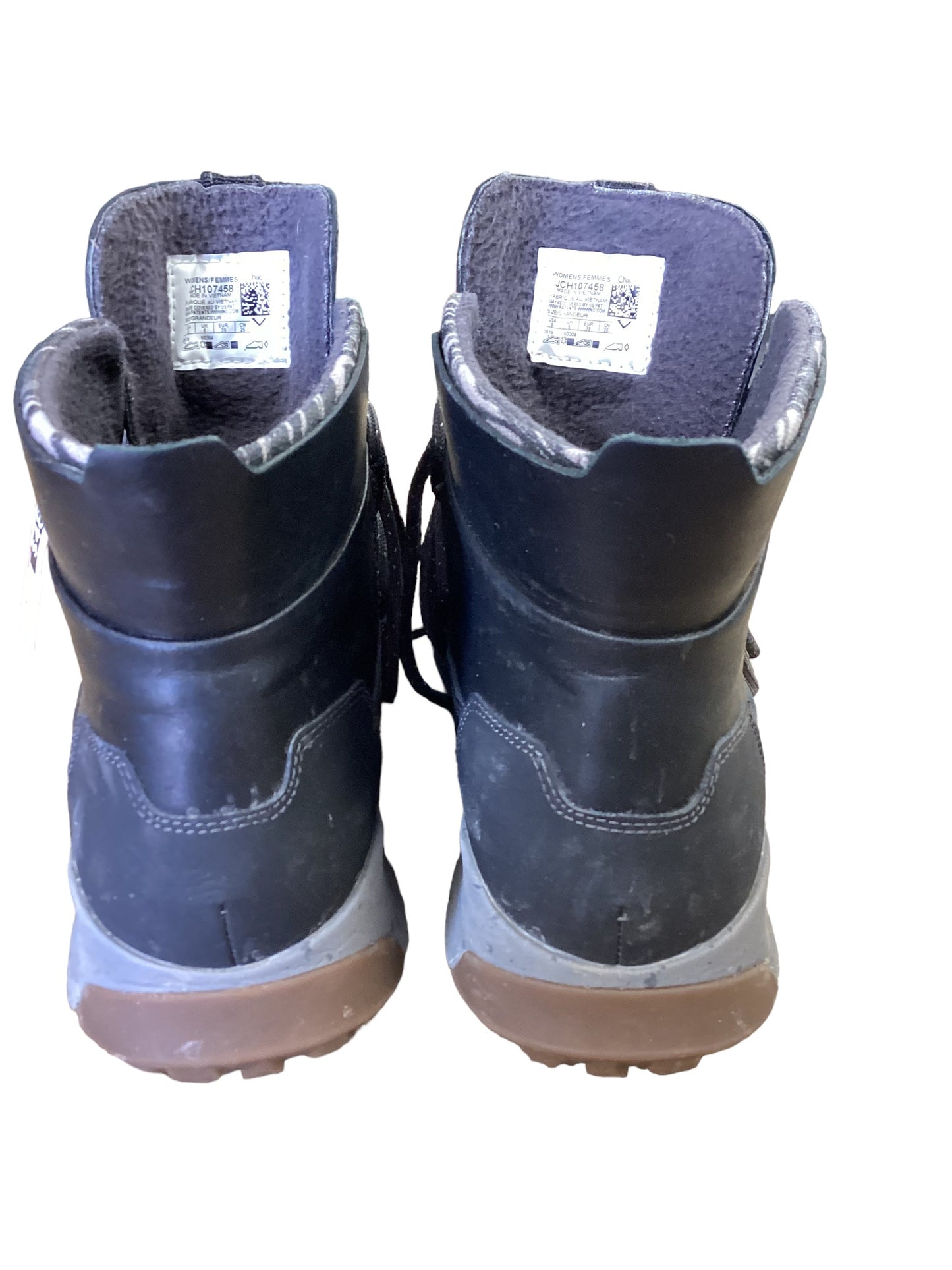 Boots Snow By Chacos  Size: 8