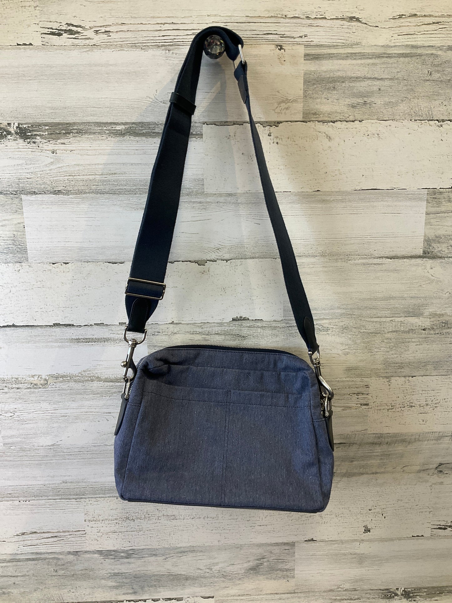 Crossbody By Clothes Mentor  Size: Medium