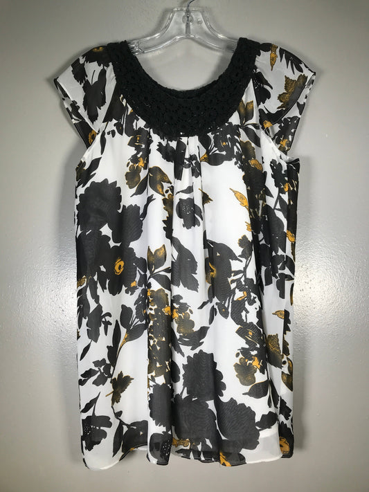 Blouse Short Sleeve By Clothes Mentor  Size: S