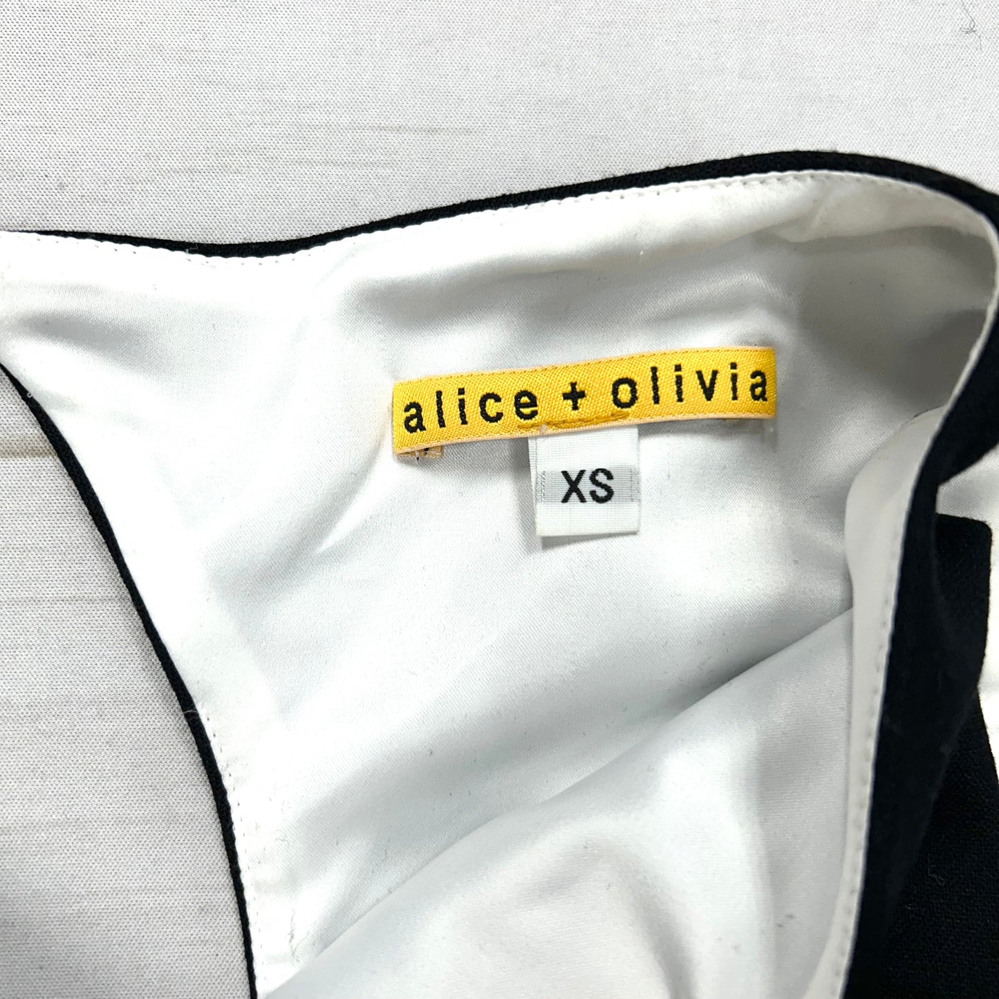 Dress Designer By Alice + Olivia  Size: Xs