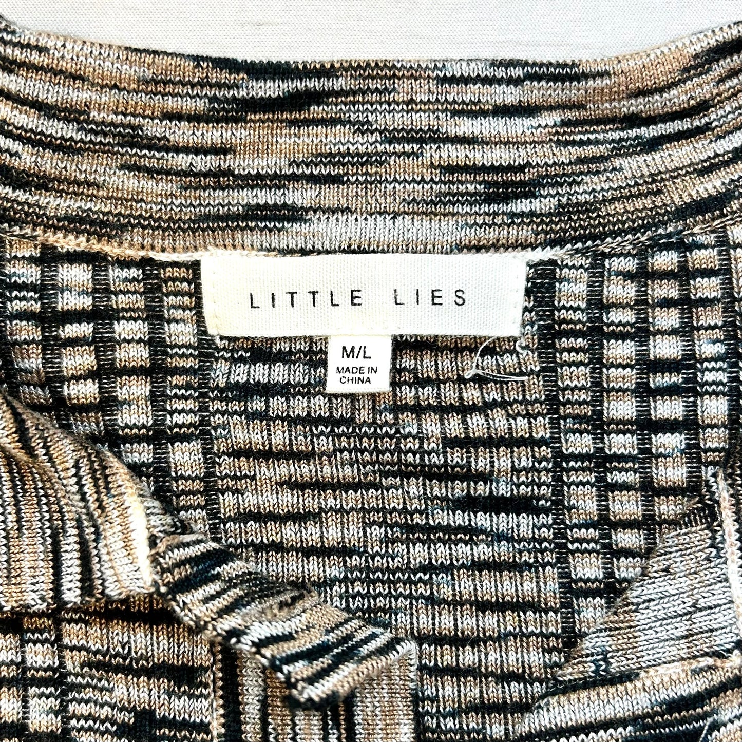 Top Long Sleeve By Little Lies Size: M/L
