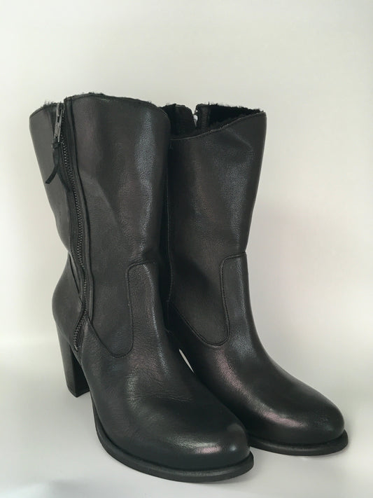 Boots Mid Calf By Ugg  Size: 10