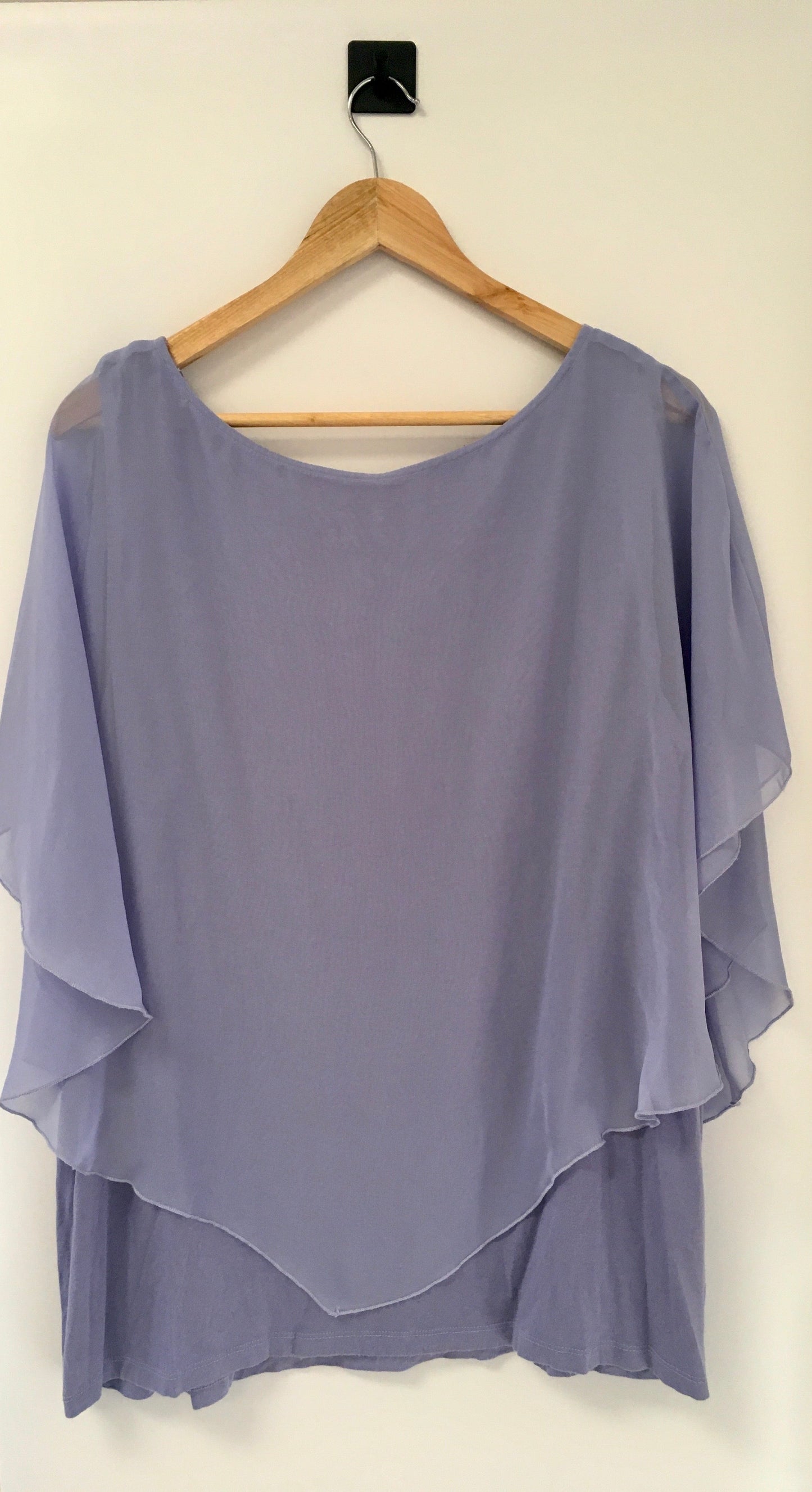 Top Short Sleeve By Alyx  Size: 2x