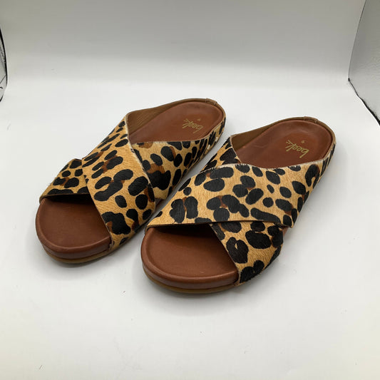 Sandals Flats By Cma  Size: 9