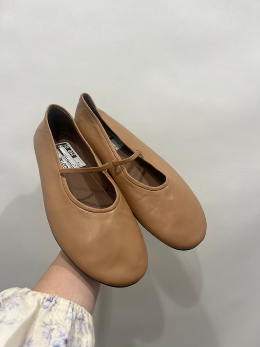 Shoes Flats Ballet By Jeffery Campbell  Size: 8