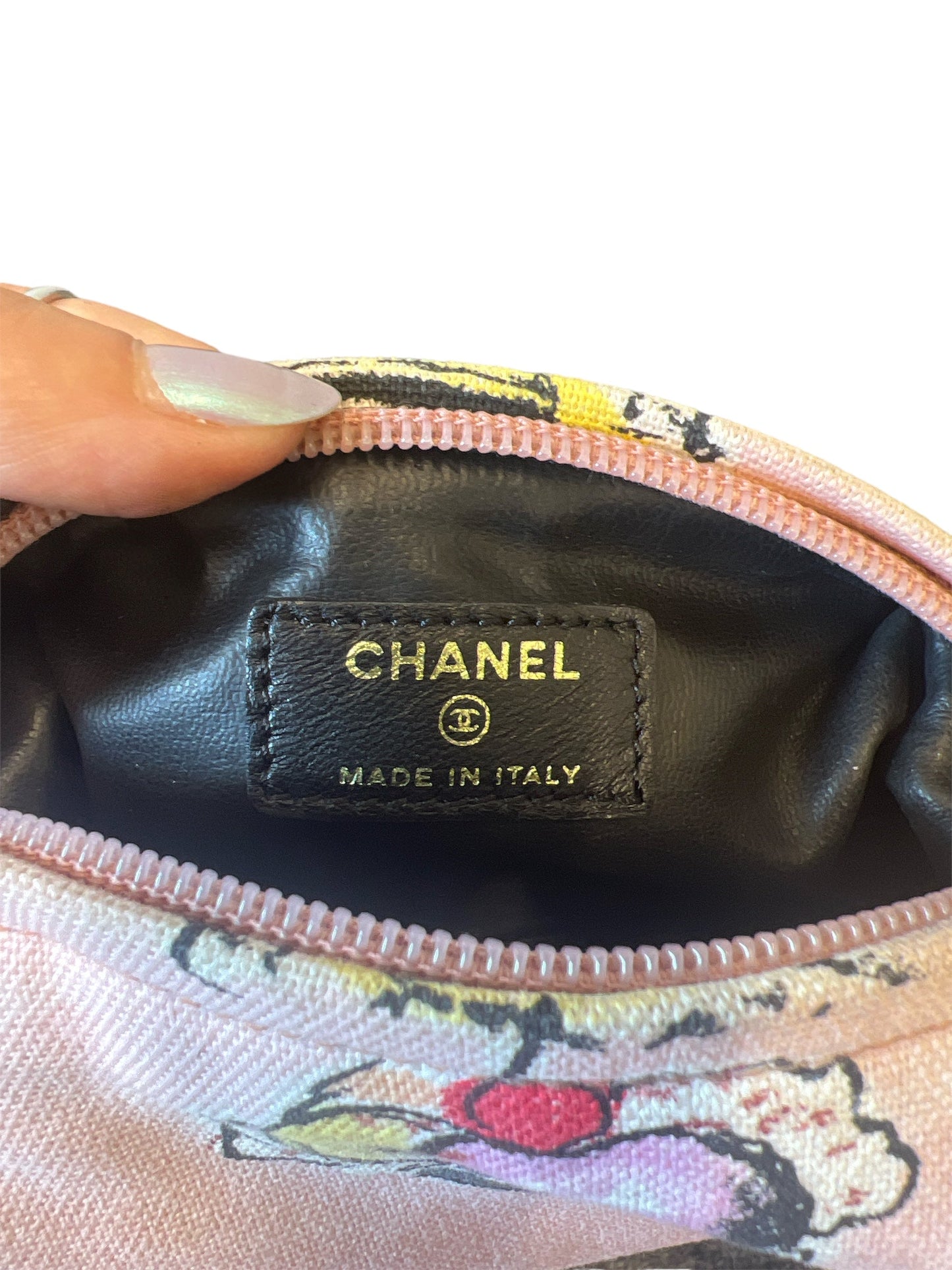 Makeup Bag Luxury Designer By Chanel  Size: Small