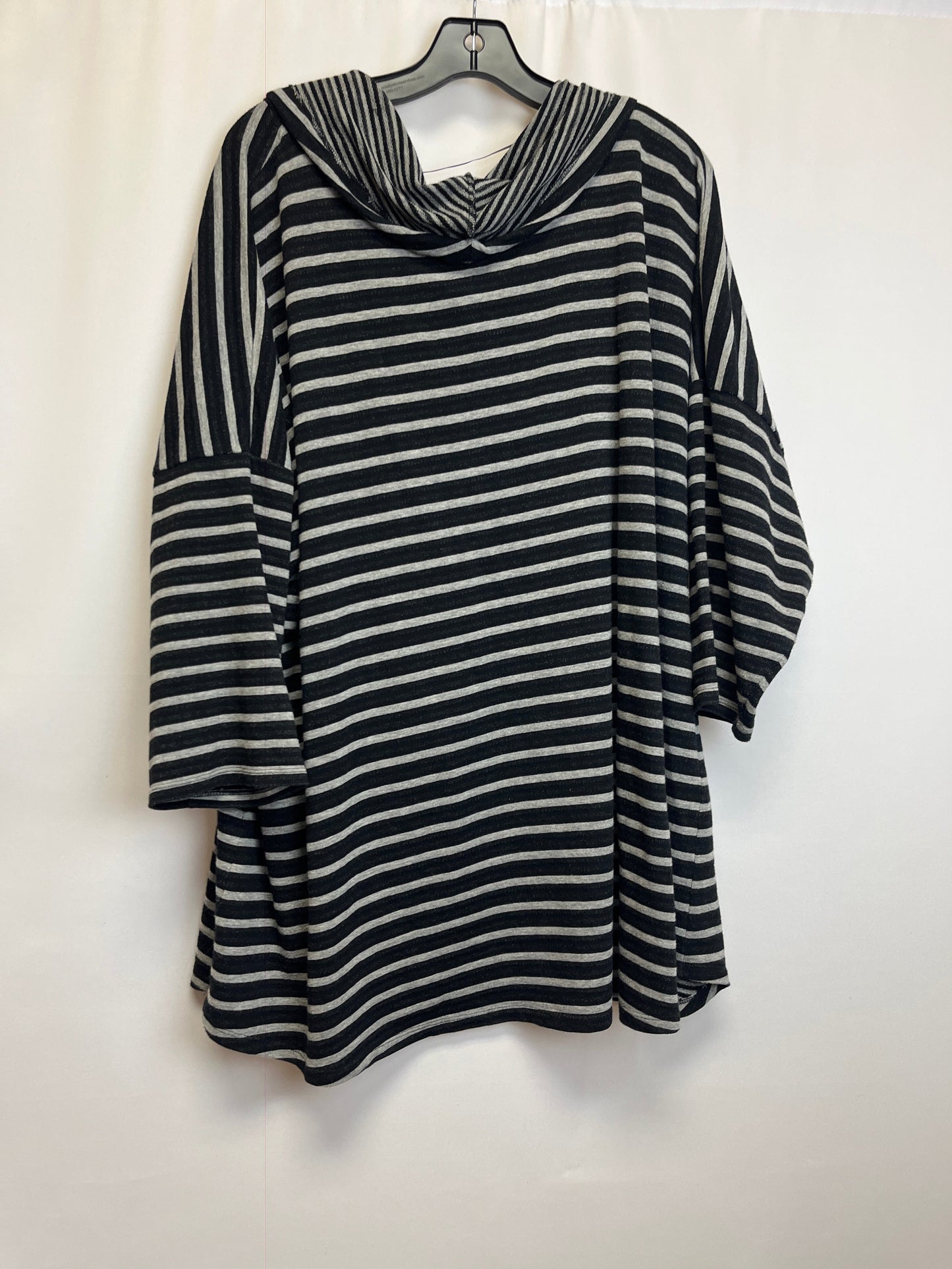 Top Long Sleeve By Cable And Gauge  Size: 3x