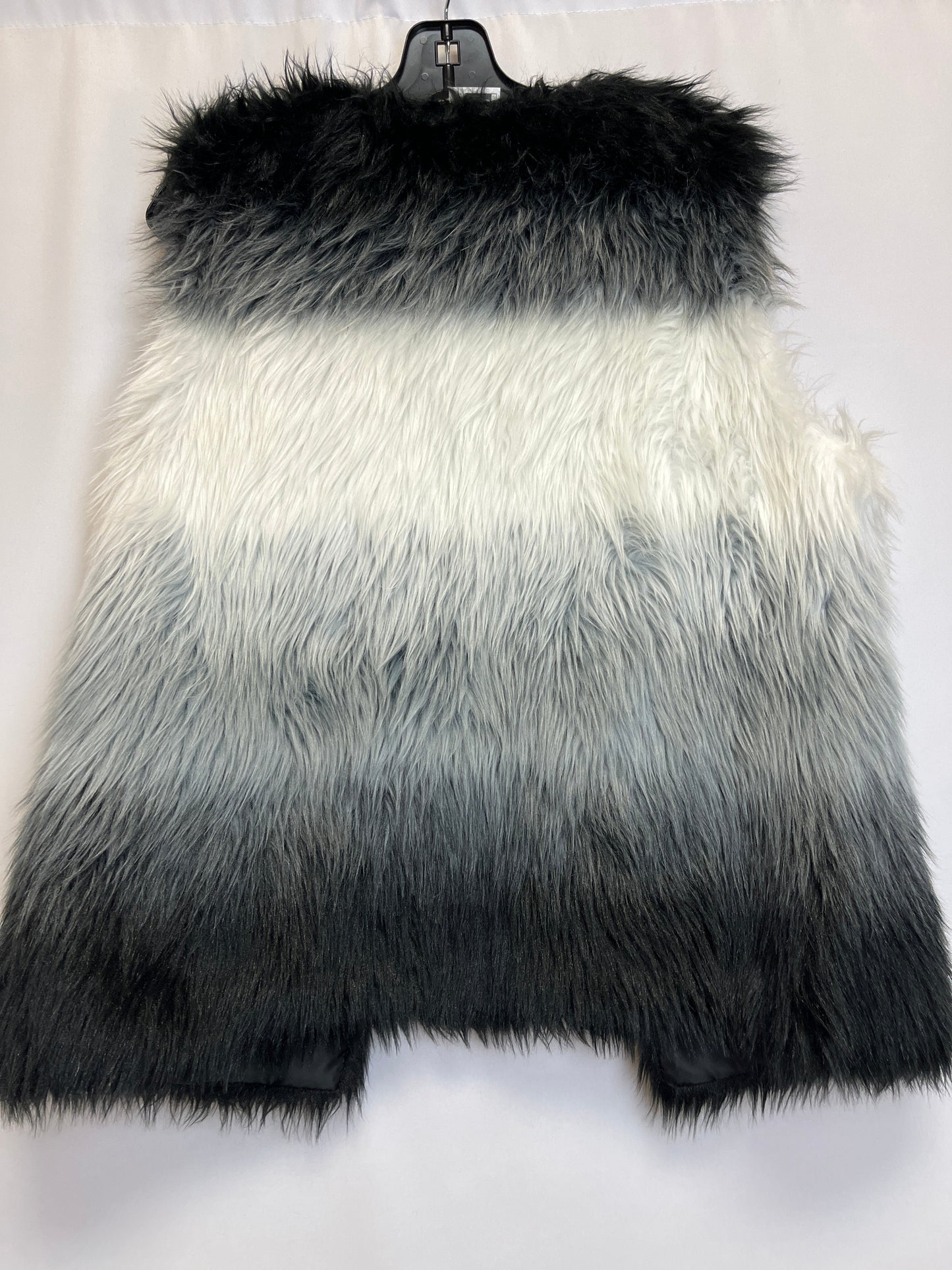Vest Faux Fur & Sherpa By Peter Nygard  Size: 10petite