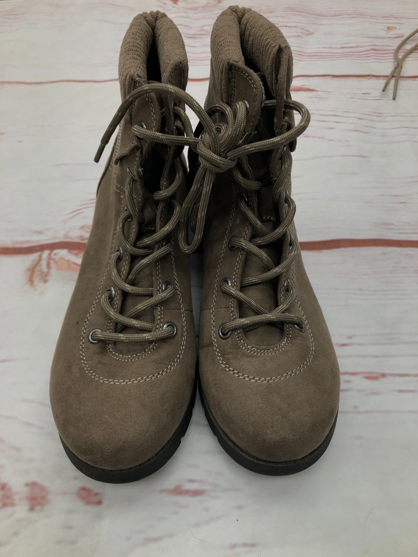 Boots Combat By Clothes Mentor  Size: 7.5