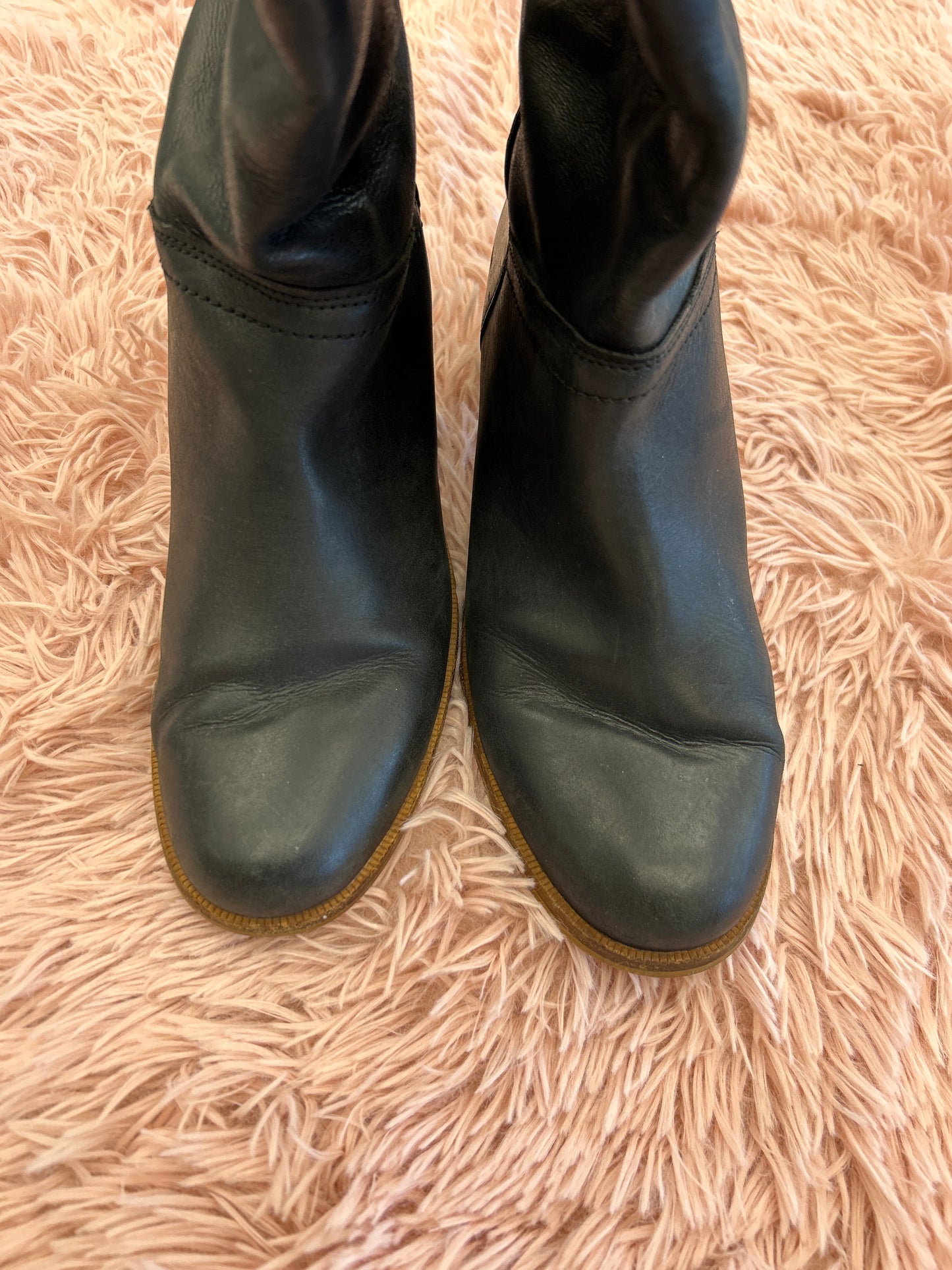 Boots Knee Heels By Ugg  Size: 8.5