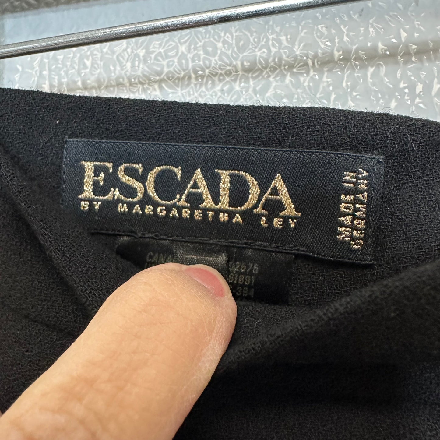 Skirt Midi By Escada  Size: 40