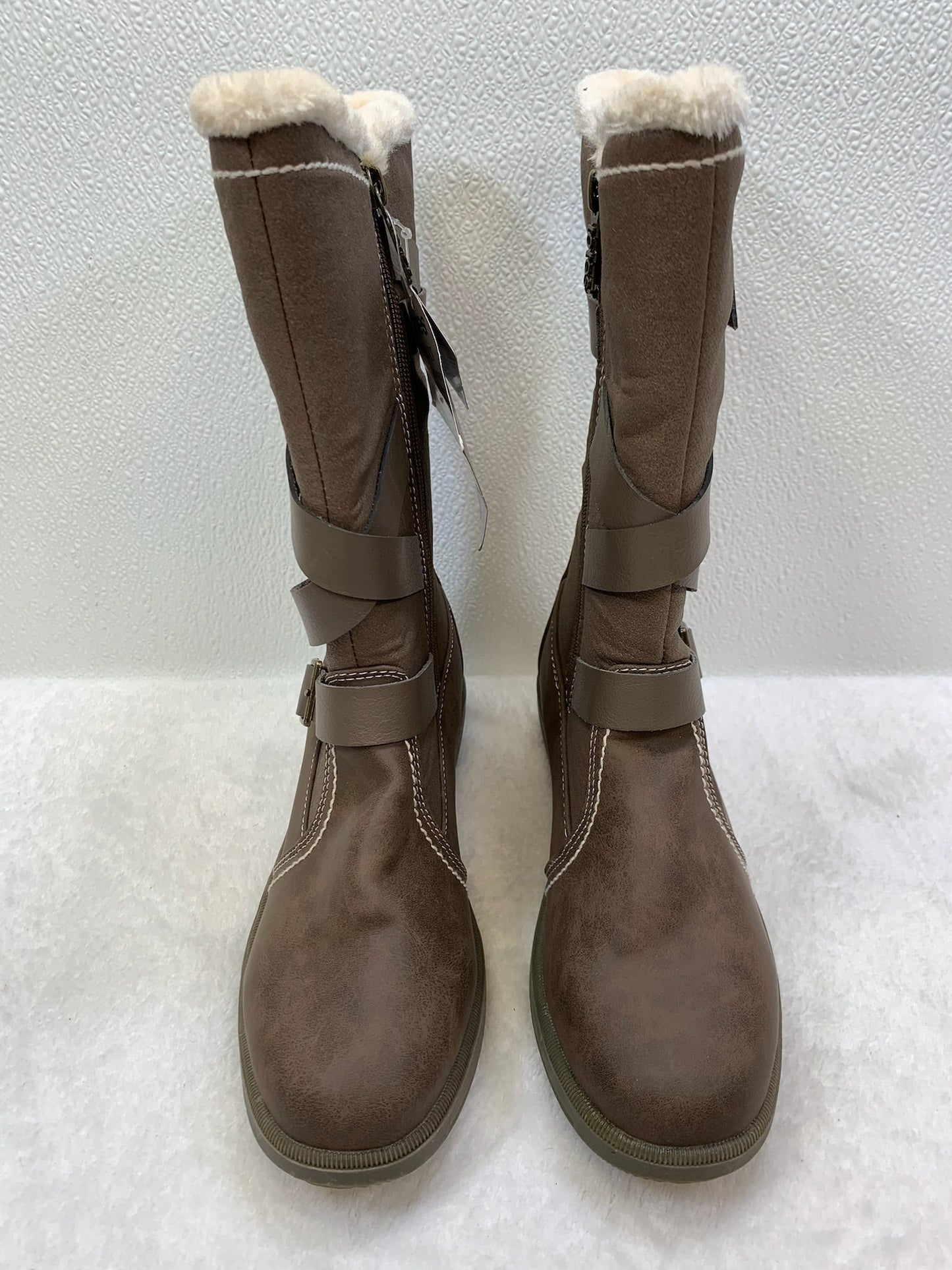 Boots Snow By Totes  Size: 8