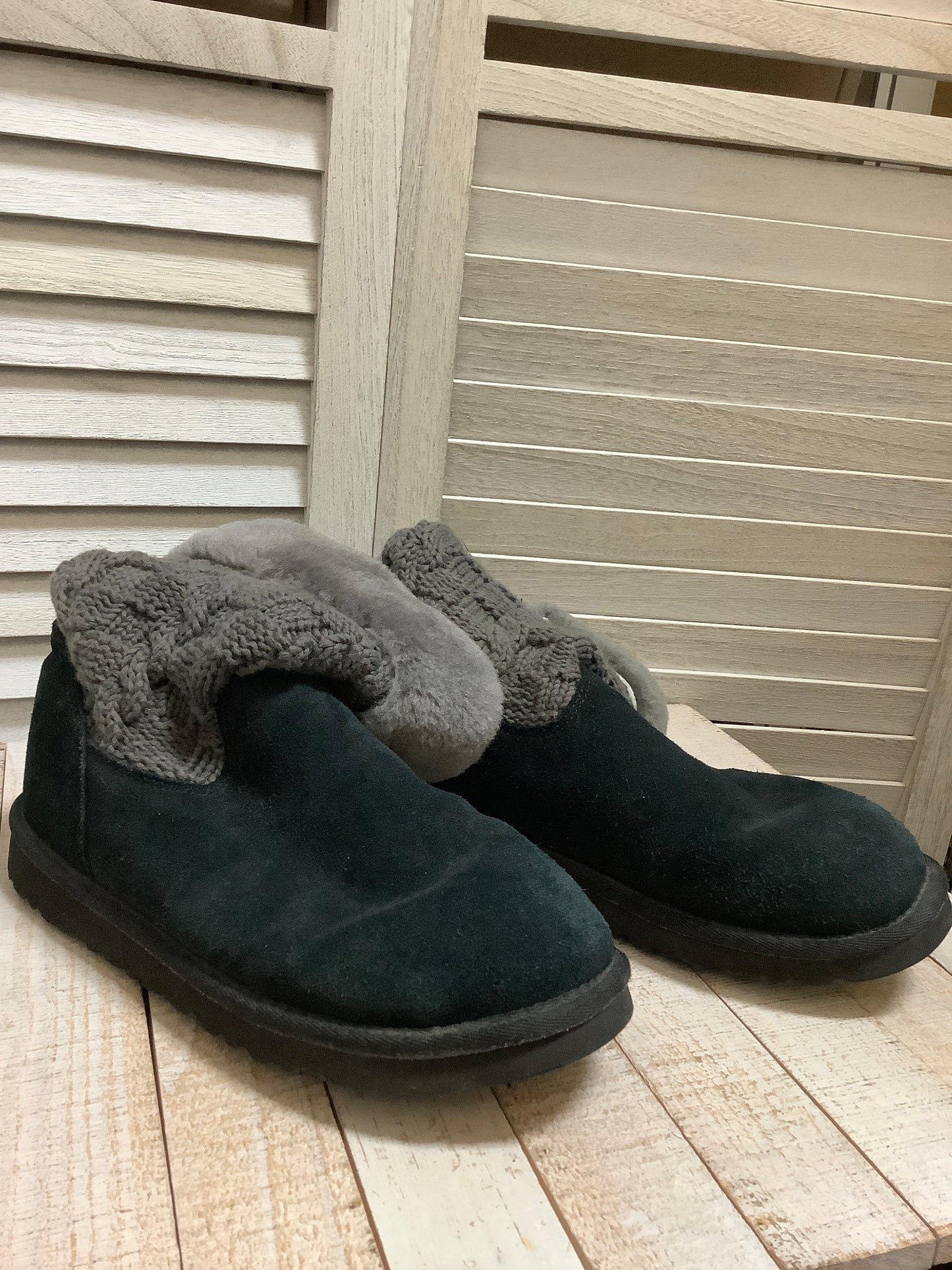 Boots Ankle By Ugg  Size: 6