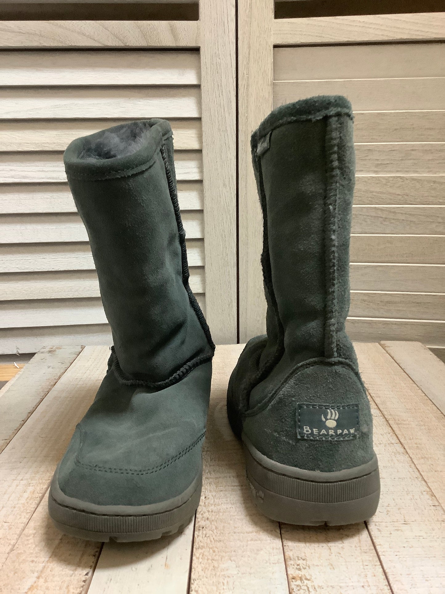 Boots Snow By Bearpaw  Size: 6