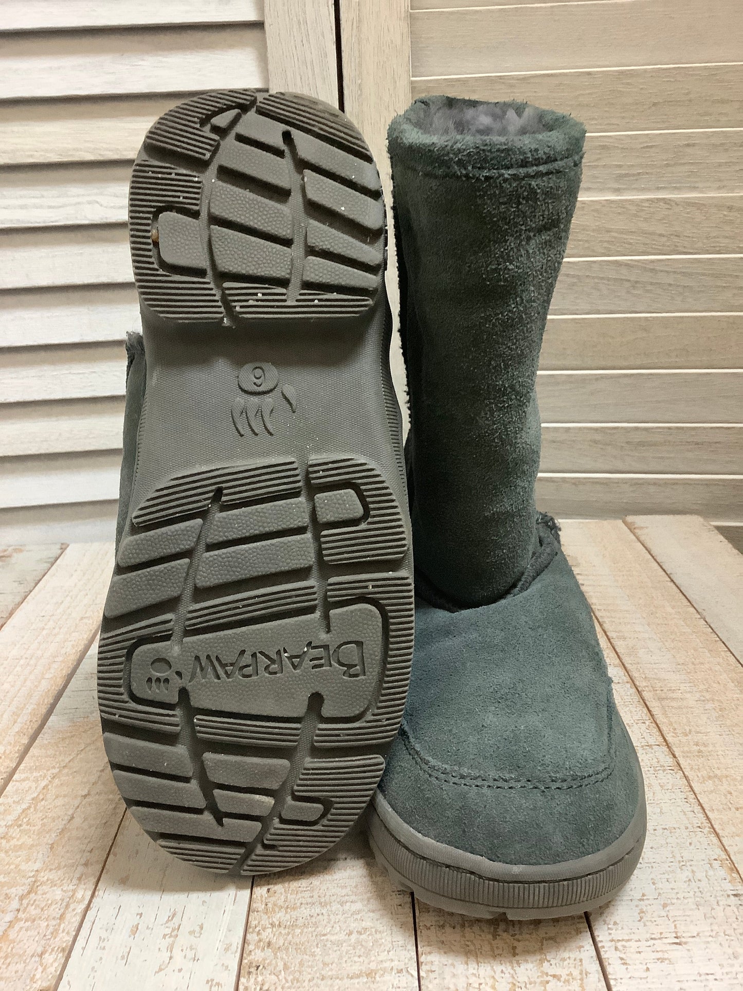 Boots Snow By Bearpaw  Size: 6