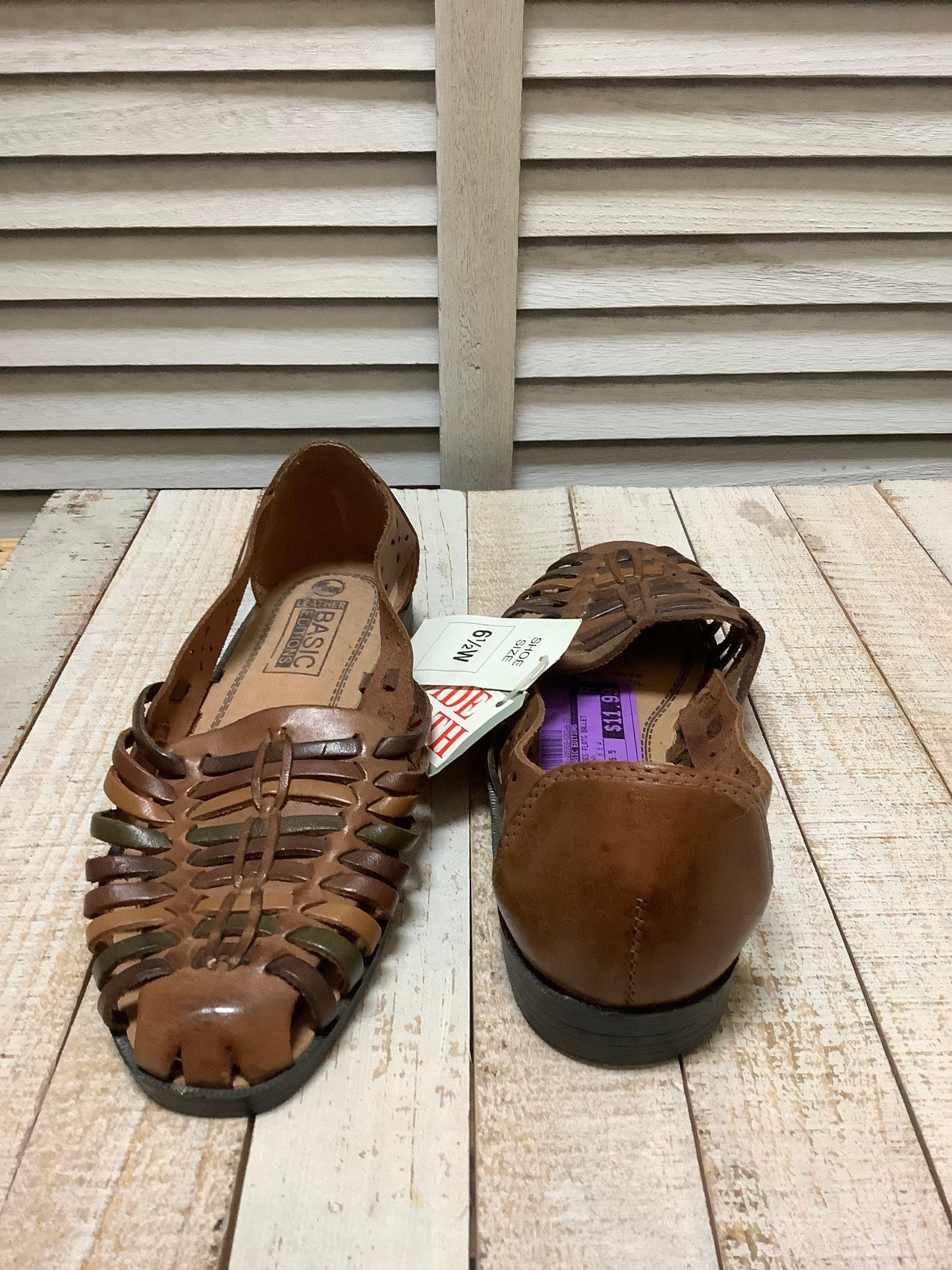 Shoes Flats Ballet By Basic Editions  Size: 6.5
