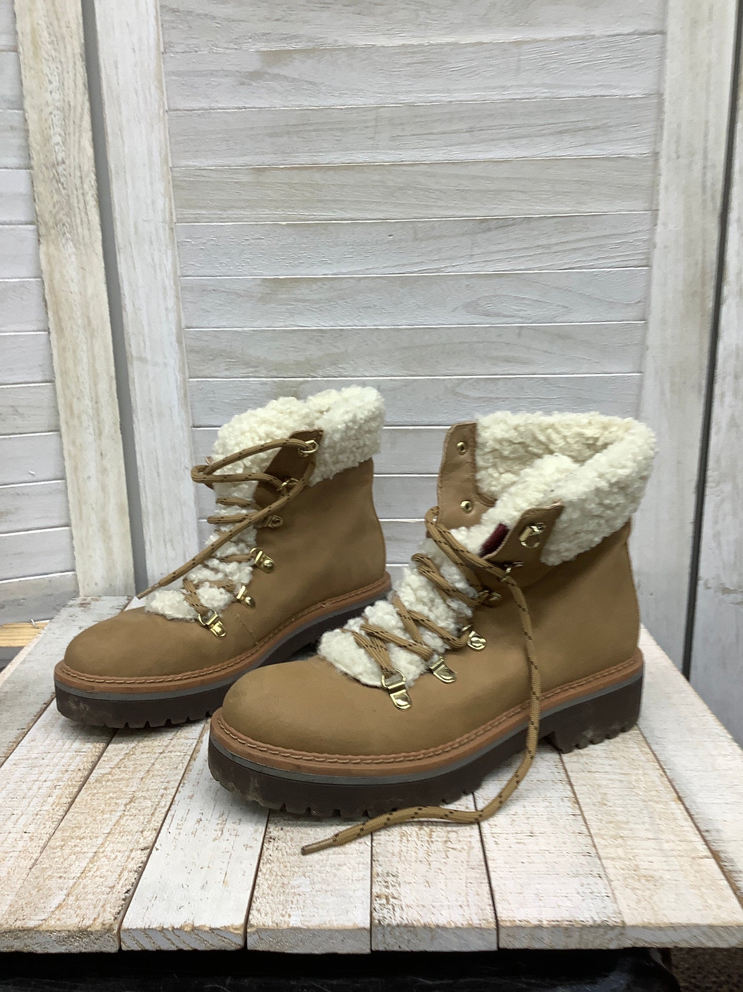 Boots Snow By Tommy Hilfiger  Size: 7