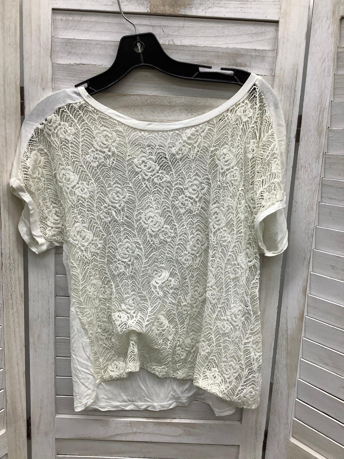 Top Short Sleeve Basic By Clothes Mentor  Size: L