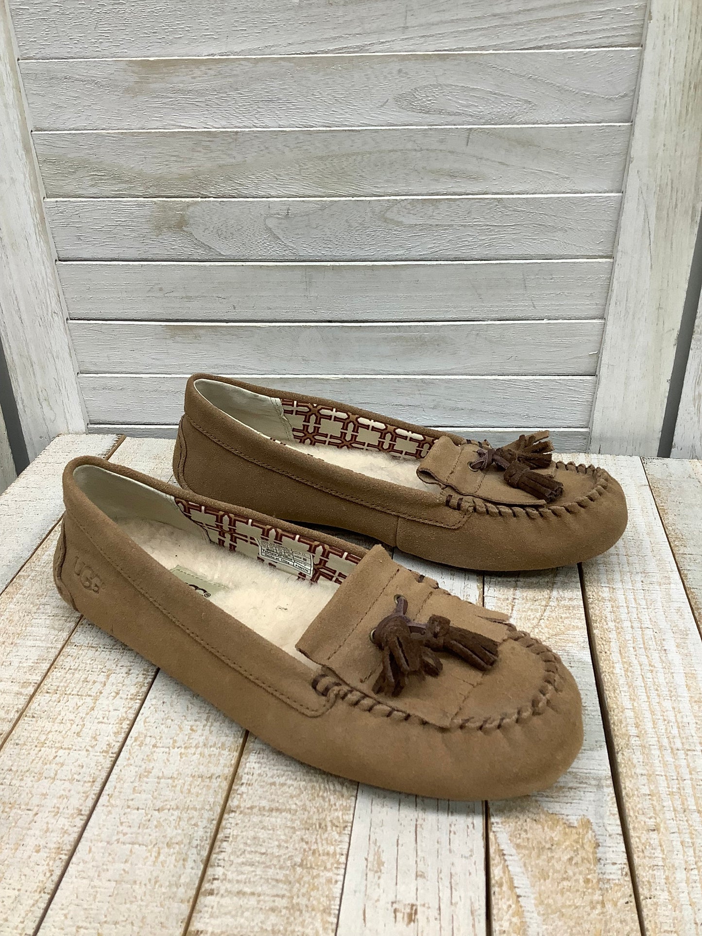 Shoes Flats Moccasin By Ugg  Size: 8