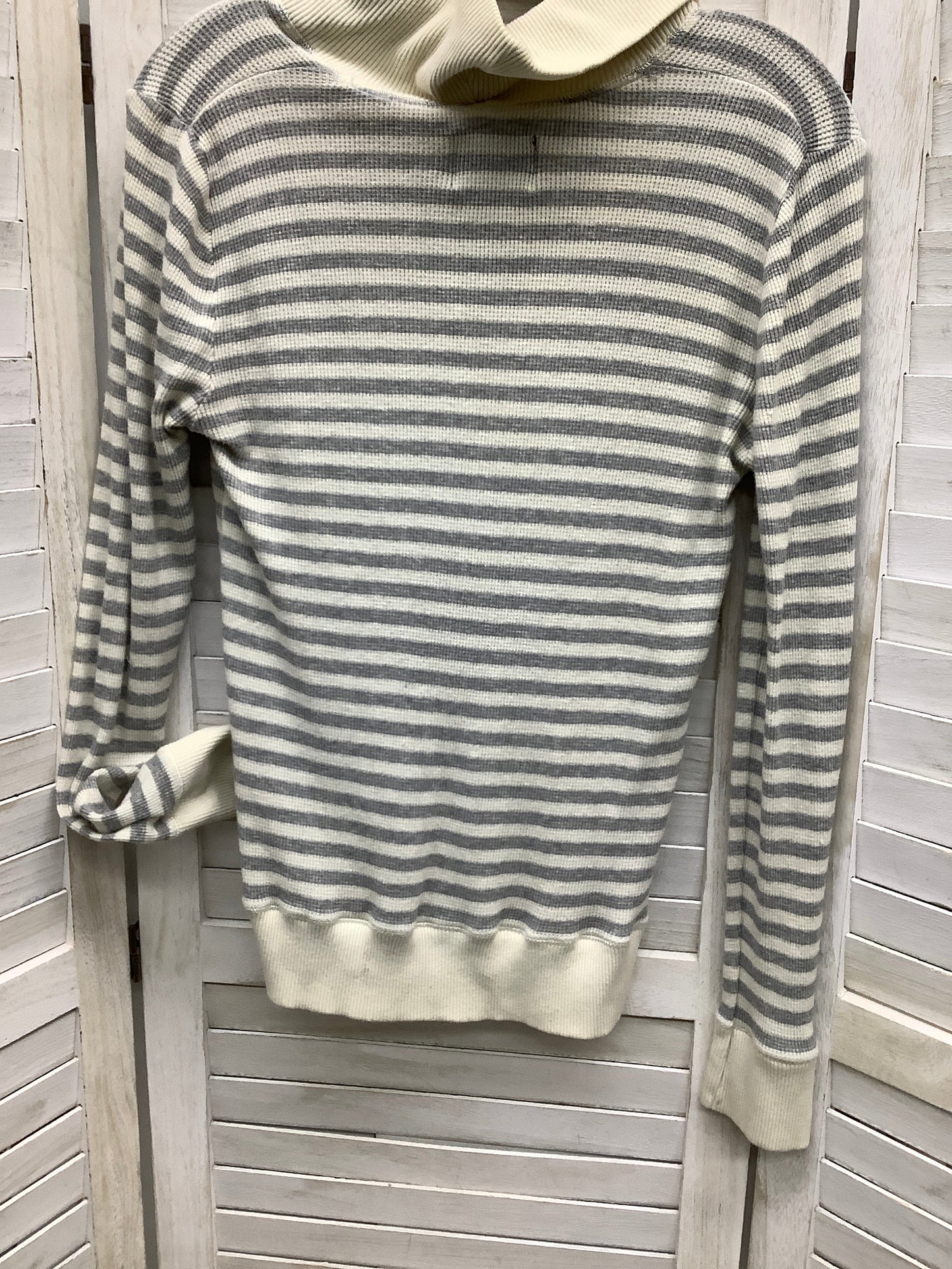 Top Long Sleeve By American Eagle  Size: Xl