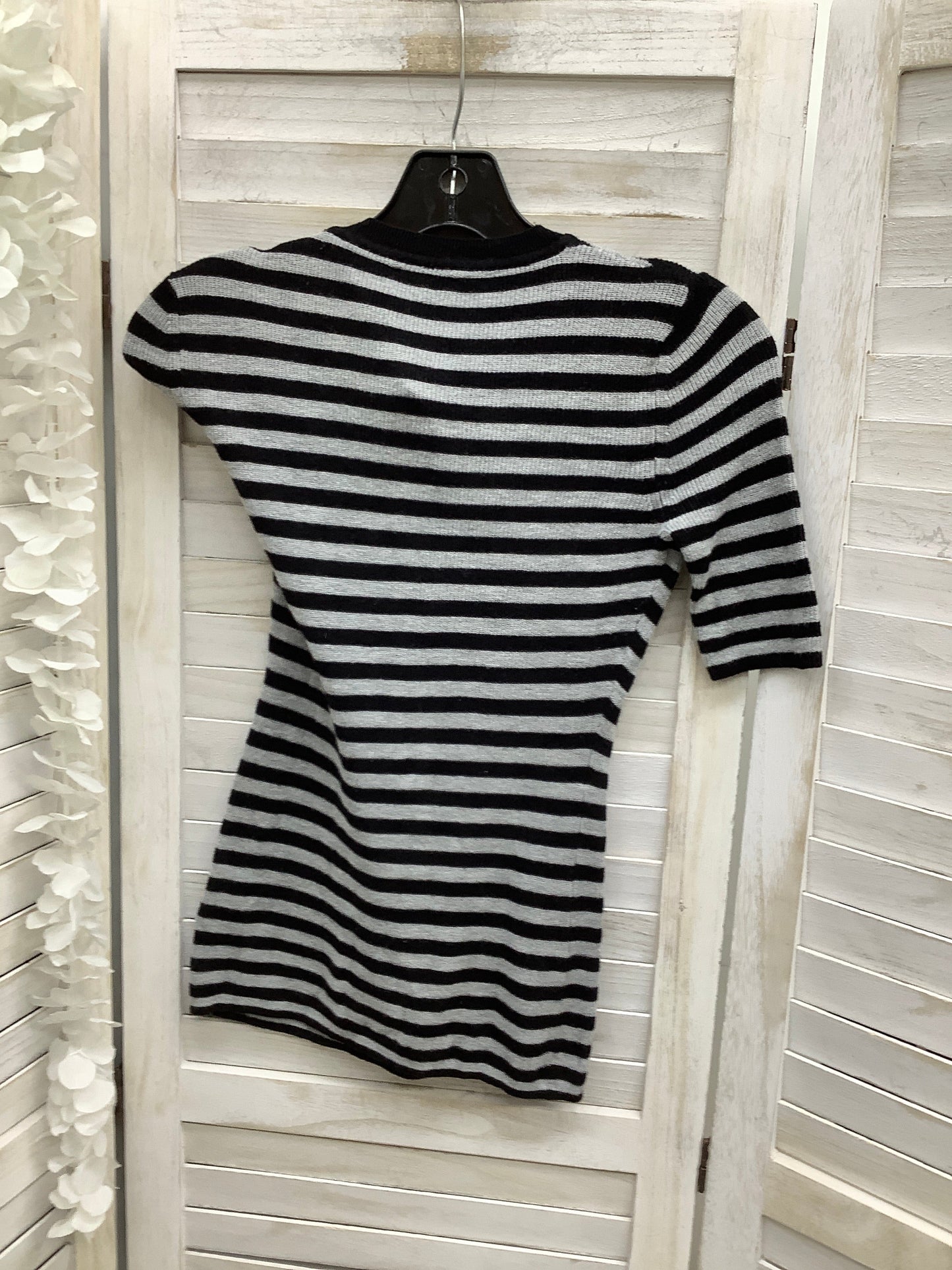 Top Short Sleeve By Tahari  Size: Xs