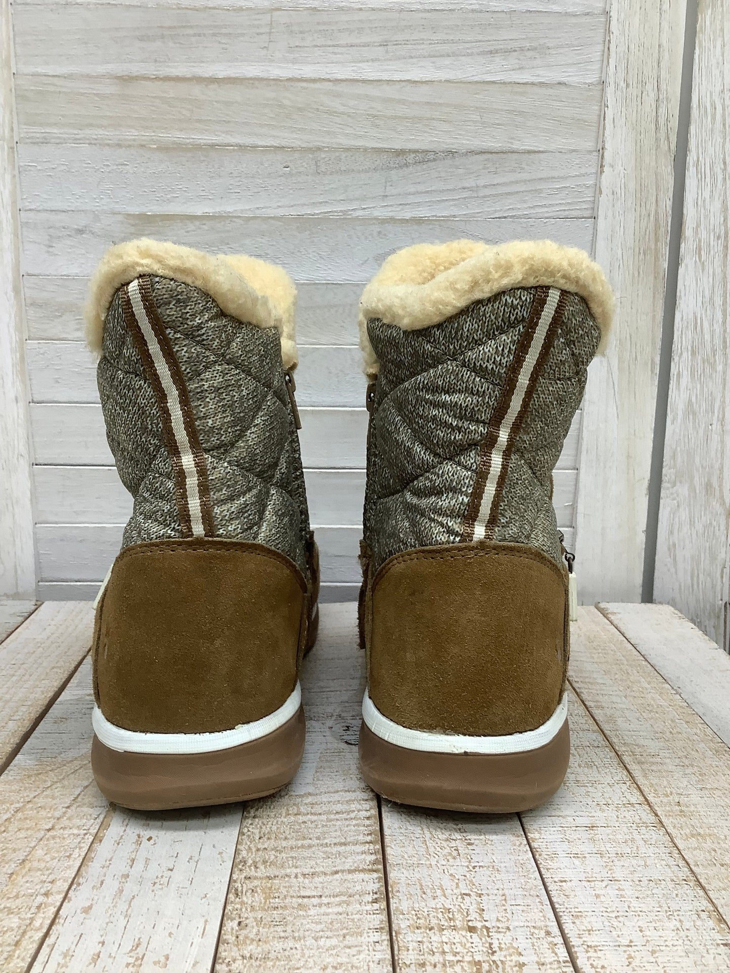 Boots Snow By Bearpaw  Size: 10