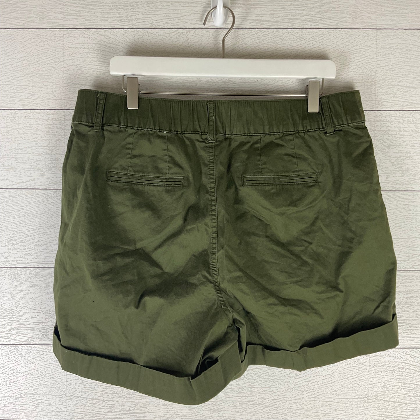 Shorts By Cme  Size: 16