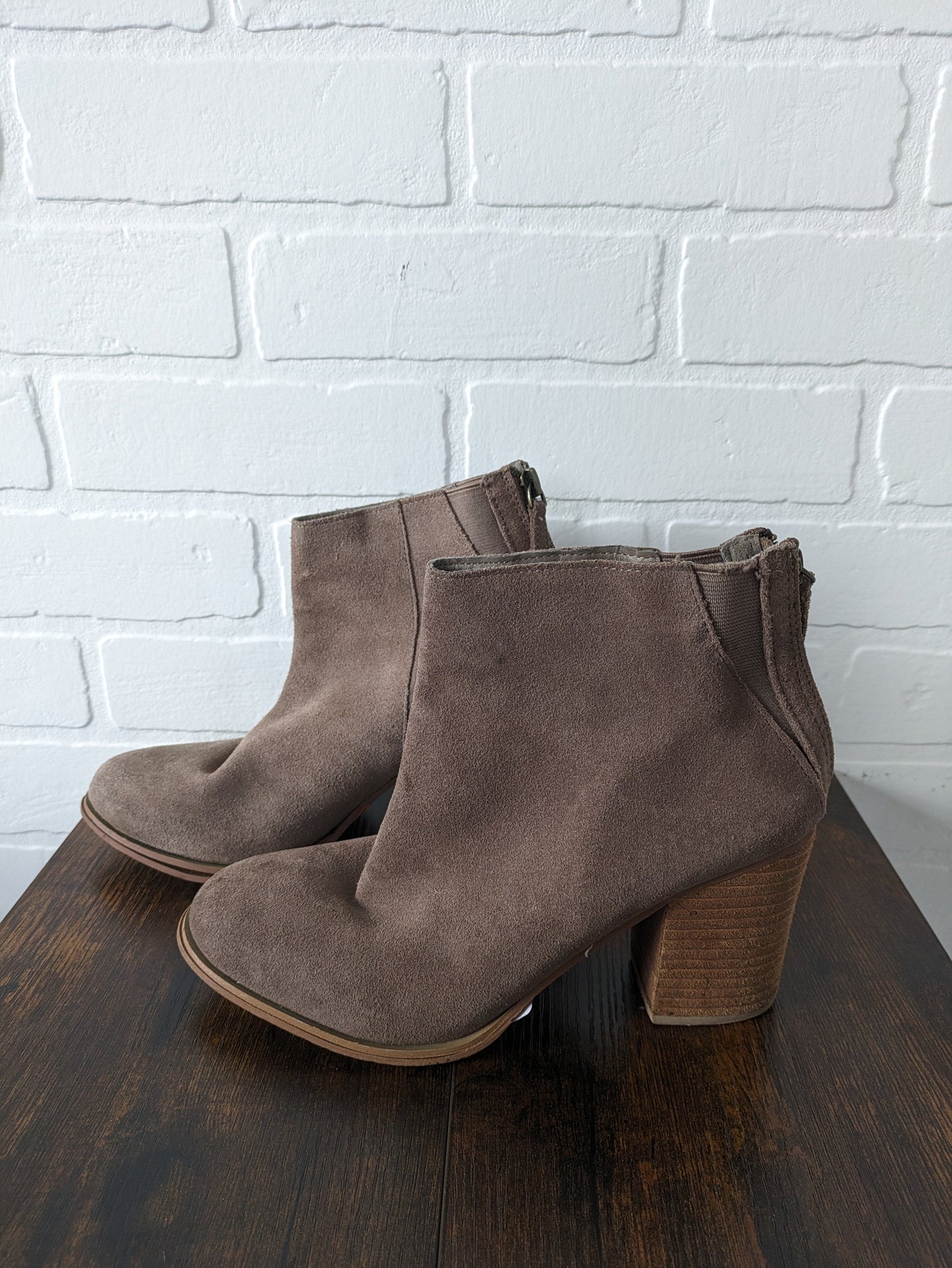Boots Ankle Heels By Urban Outfitters  Size: 8