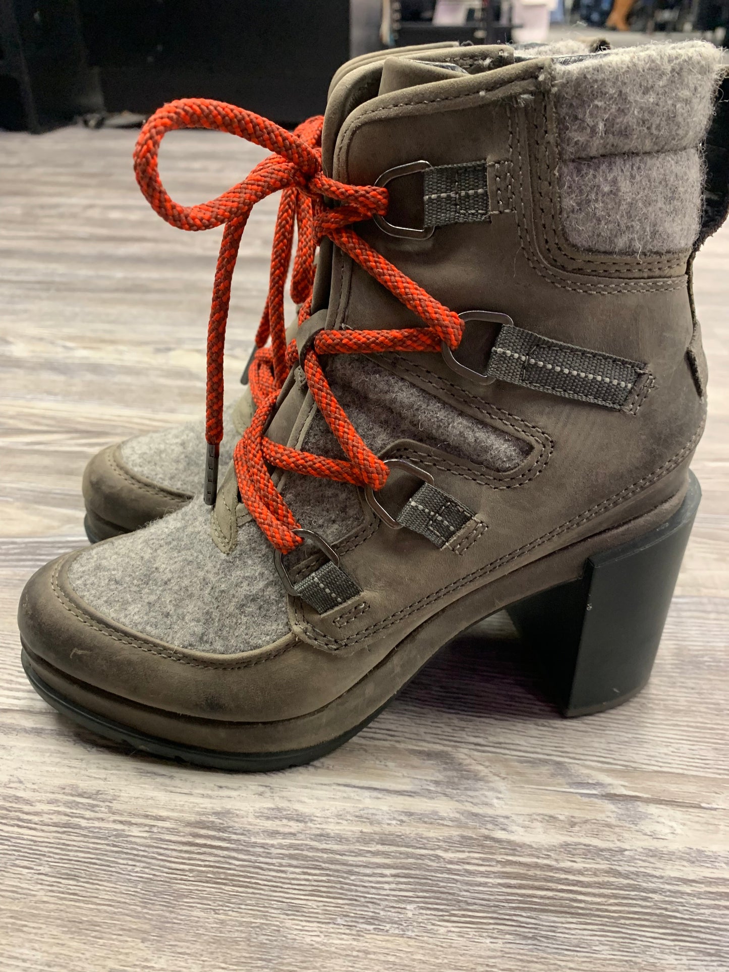 Boots Ankle Heels By Sorel  Size: 5.5