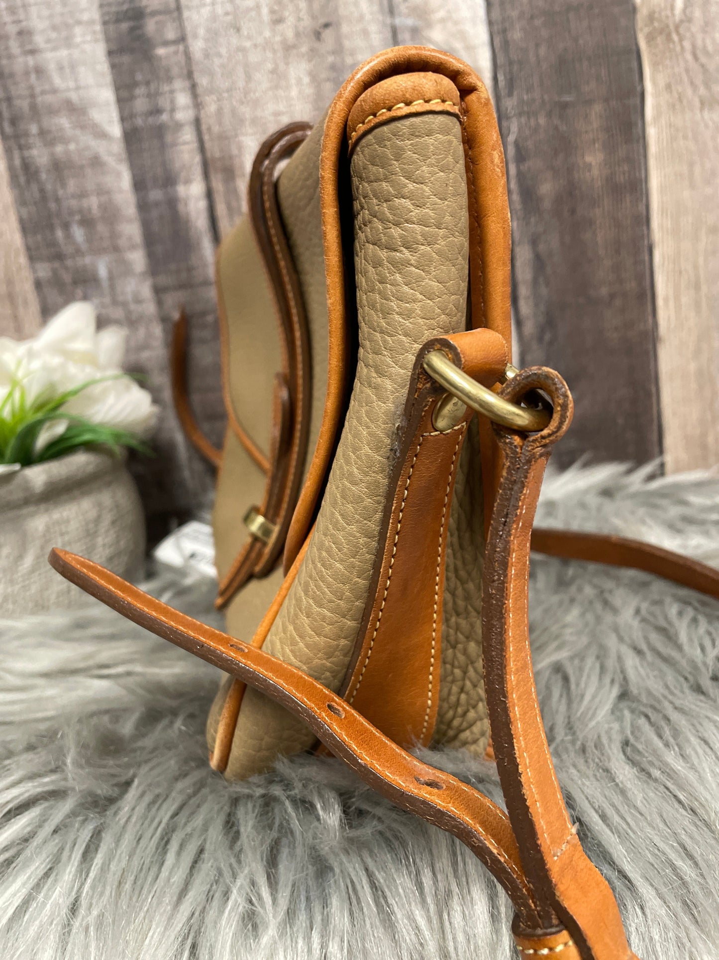 Crossbody Designer By Dooney And Bourke O  Size: Medium