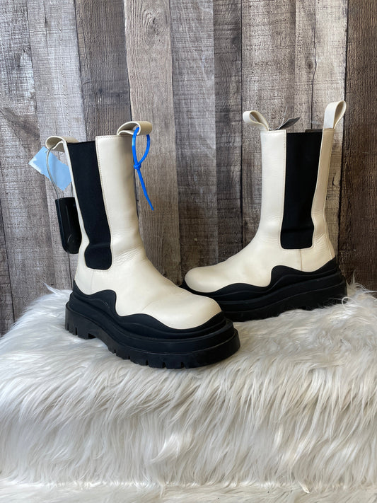 Boots Luxury Designer By Bottega Veneta  Size: 7