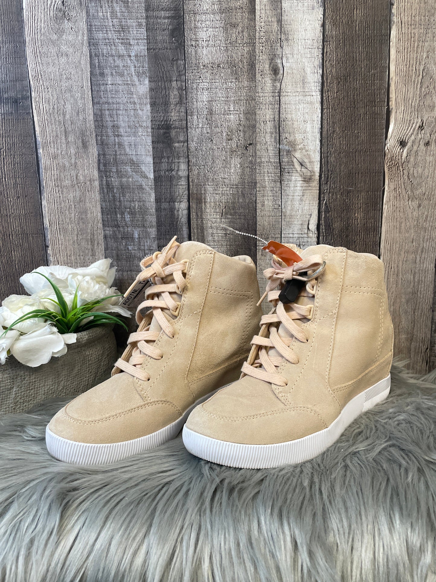 Shoes Sneakers By Sorel  Size: 9