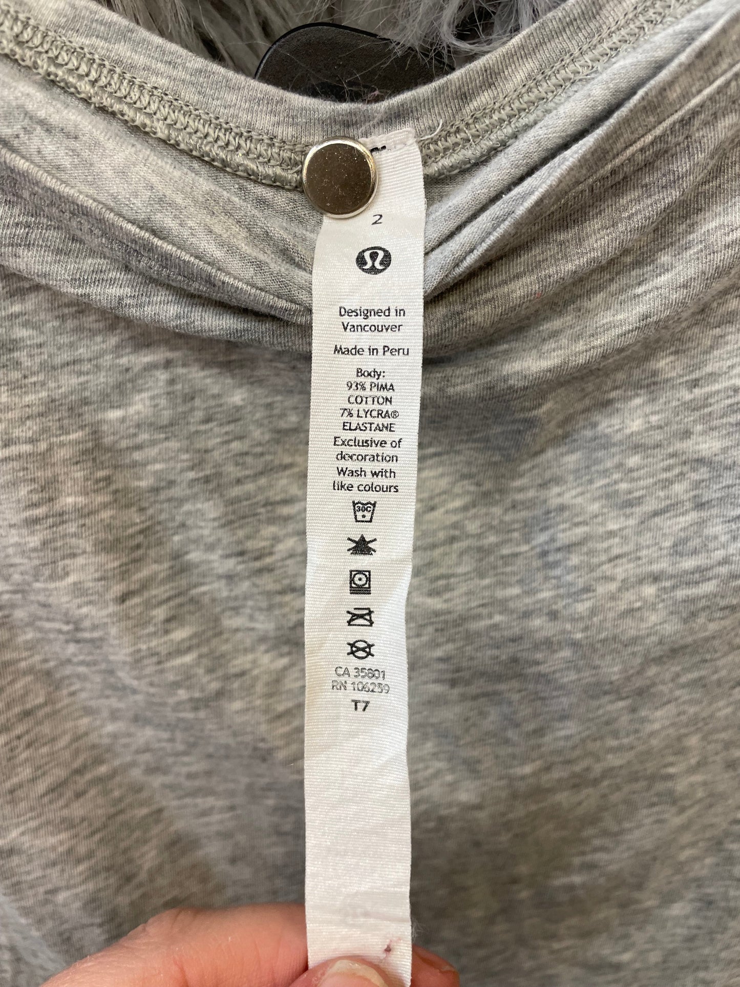 Top Long Sleeve By Lululemon  Size: Xs