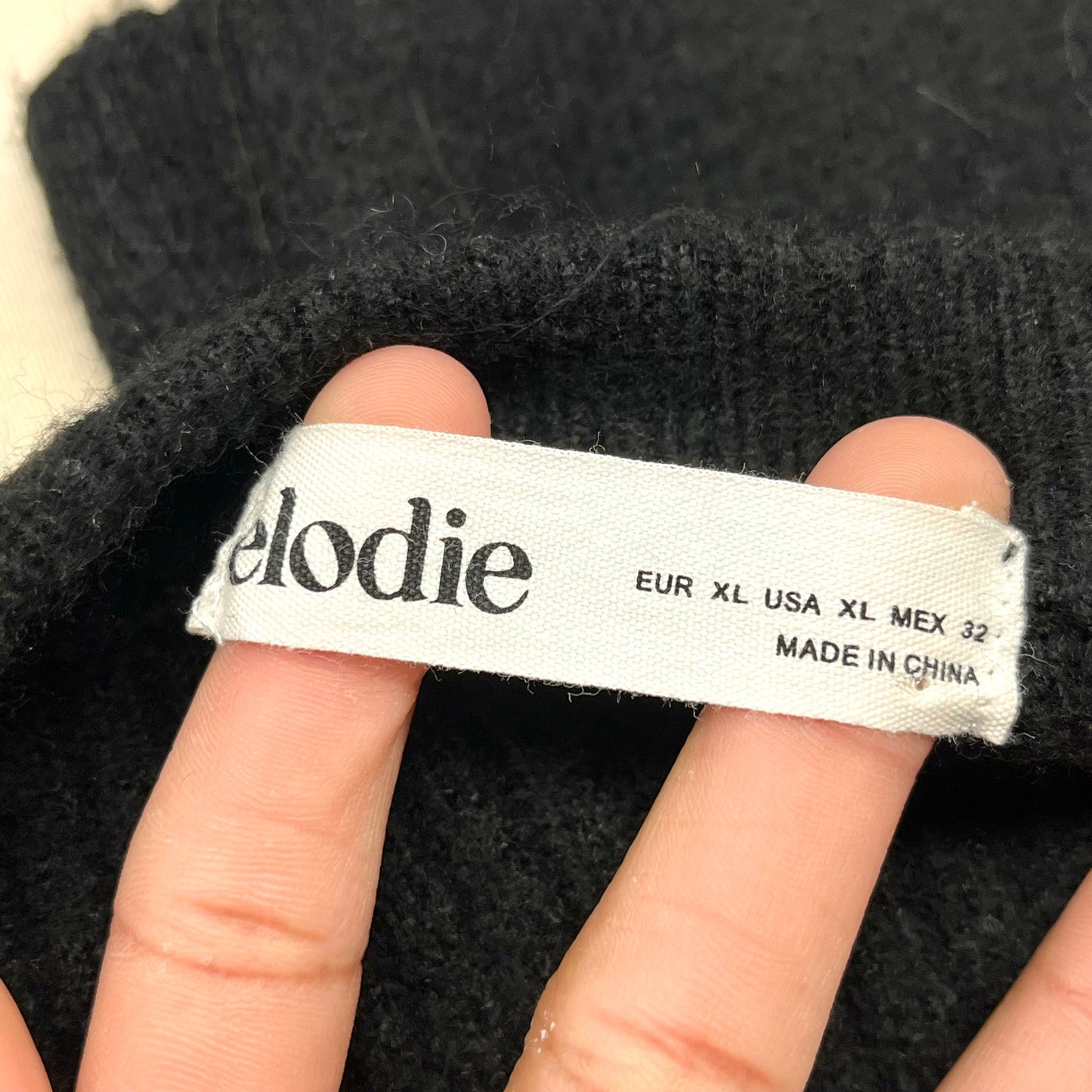 Sweater By Elodie  Size: XL