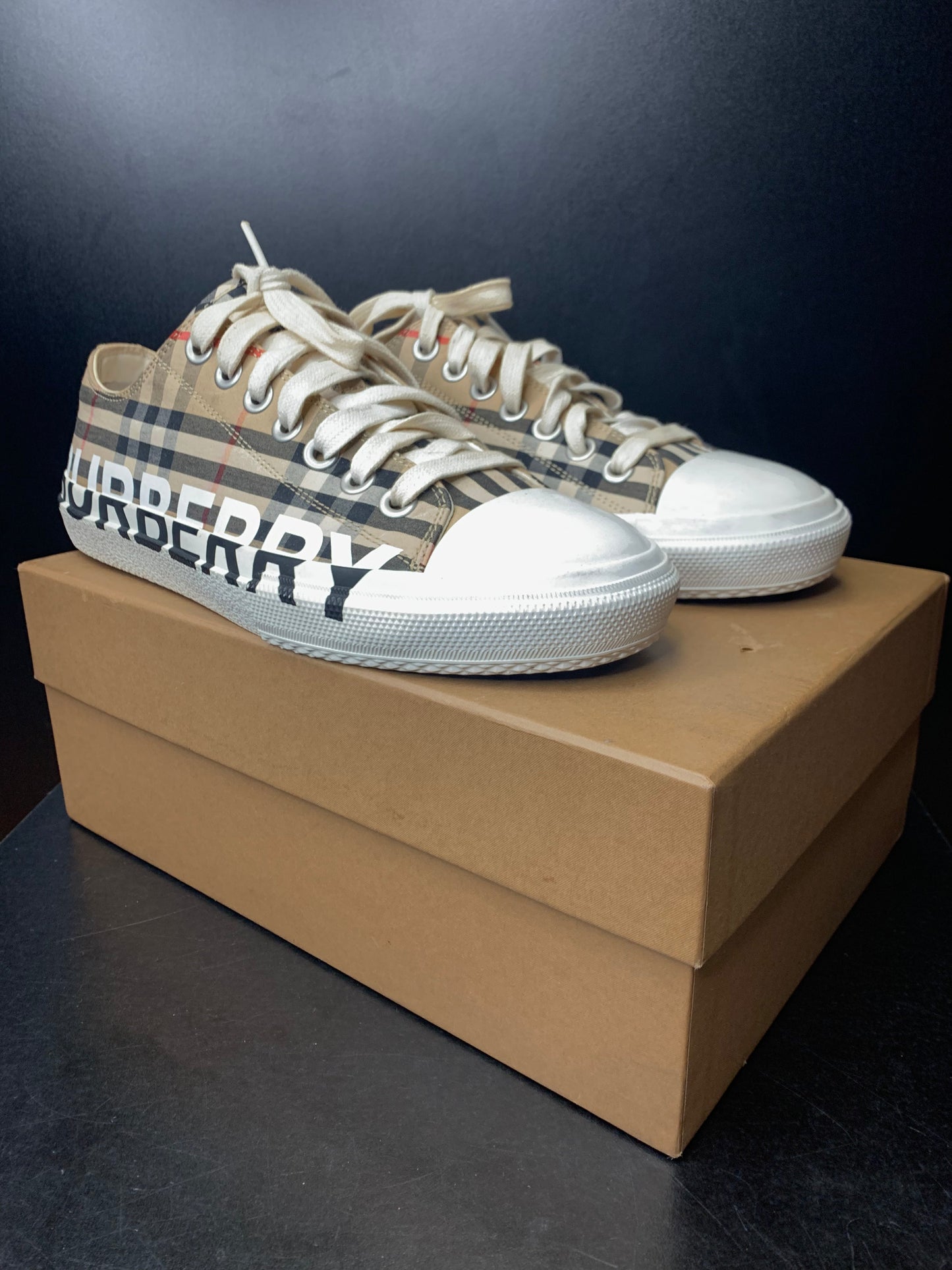 Shoes Designer By Burberry  Size: 11