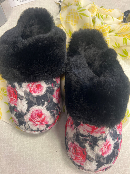 Slippers By Clothes Mentor  Size: 12