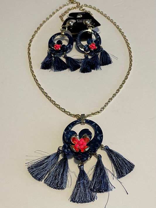 Necklace Set By Clothes Mentor  Size: 02 Piece Set