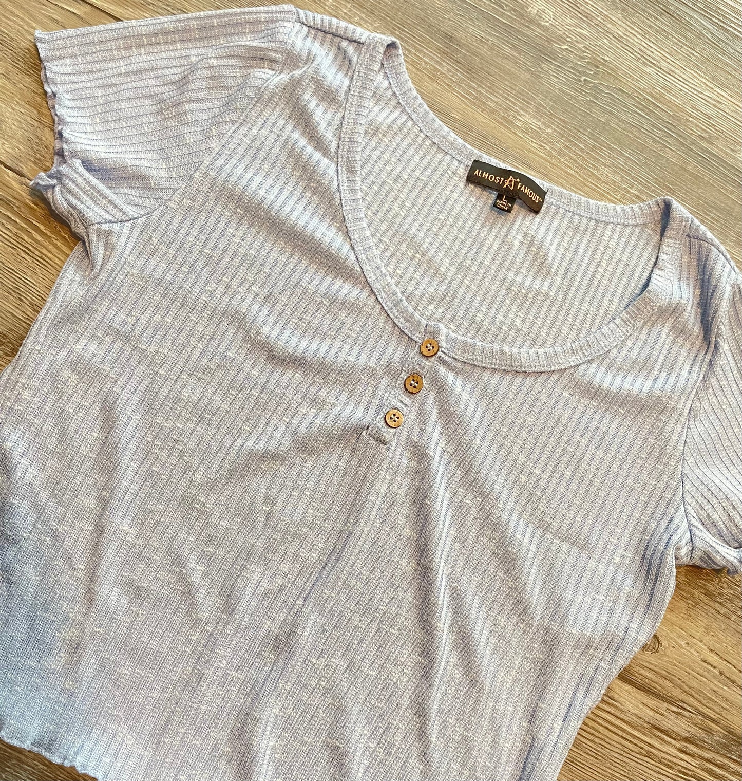 Top Short Sleeve By Almost Famous  Size: L