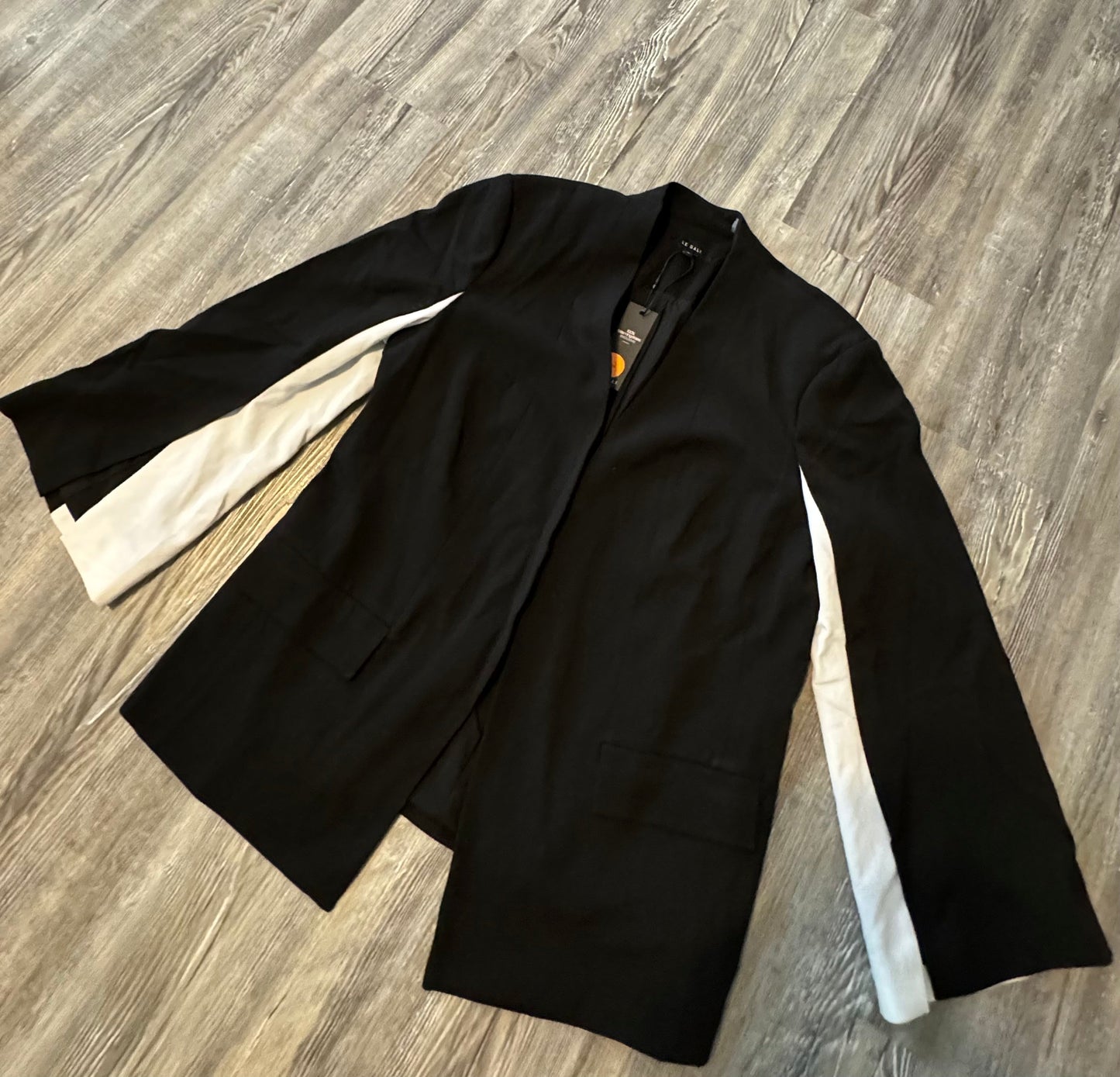 Blazer By Clothes Mentor  Size: M