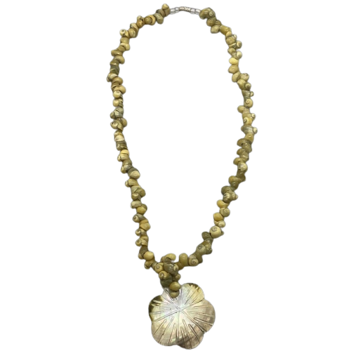 Shell Necklace with Flower Pendant by Clothes Mentor