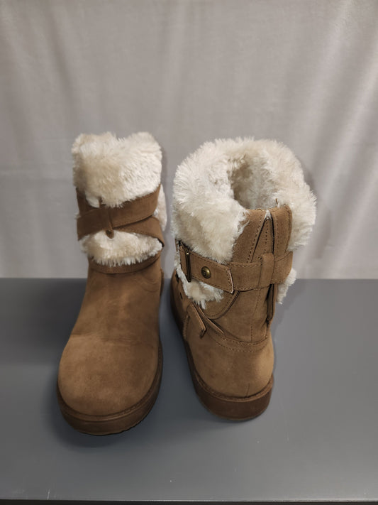 Boots Snow By Guess  Size: 7