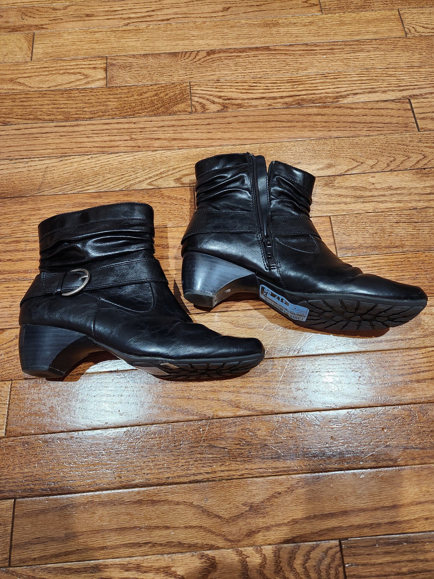 Boots Ankle By Clothes Mentor  Size: 7.5