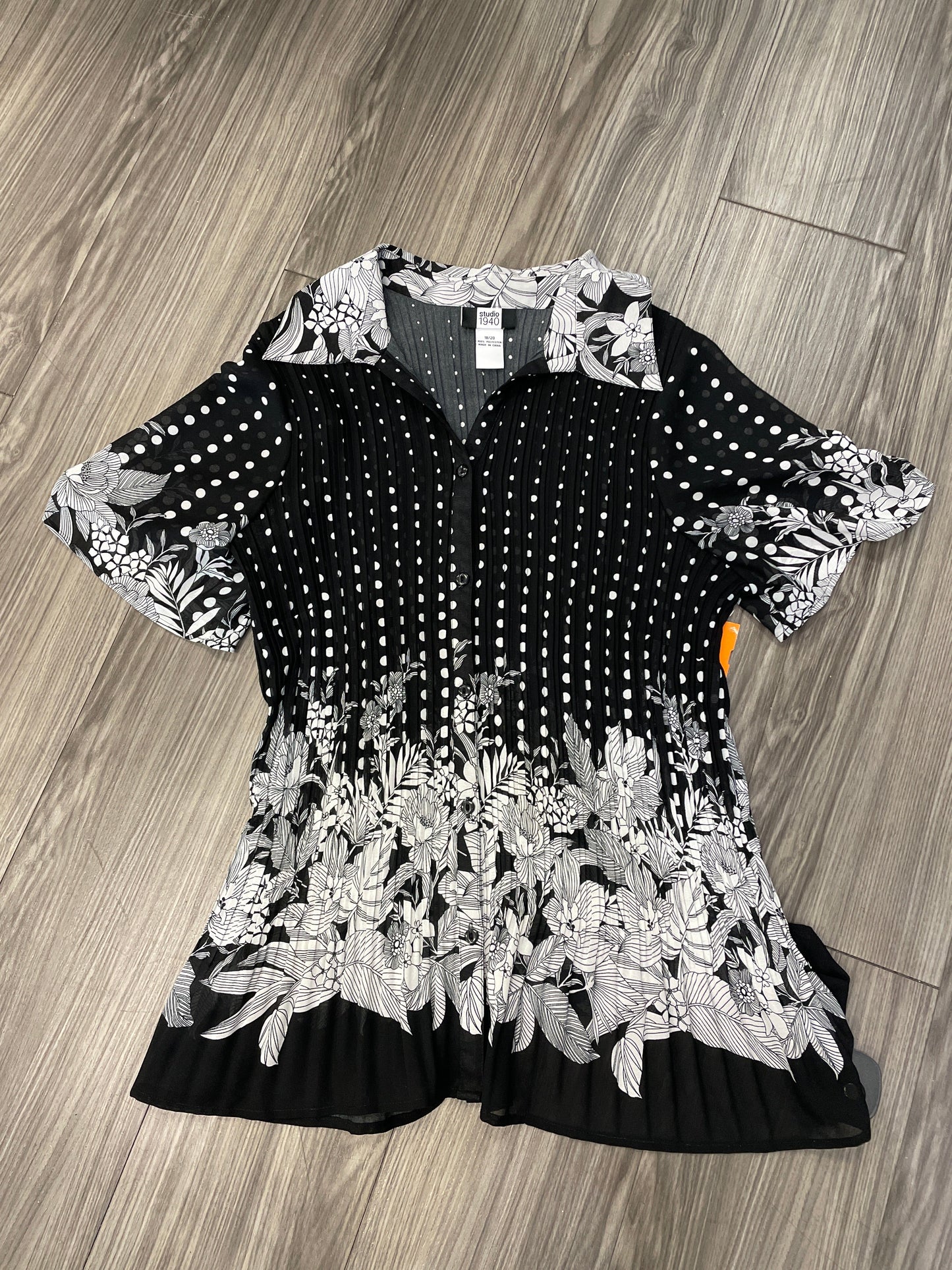 Top Short Sleeve By Studio 1940  Size: Xl