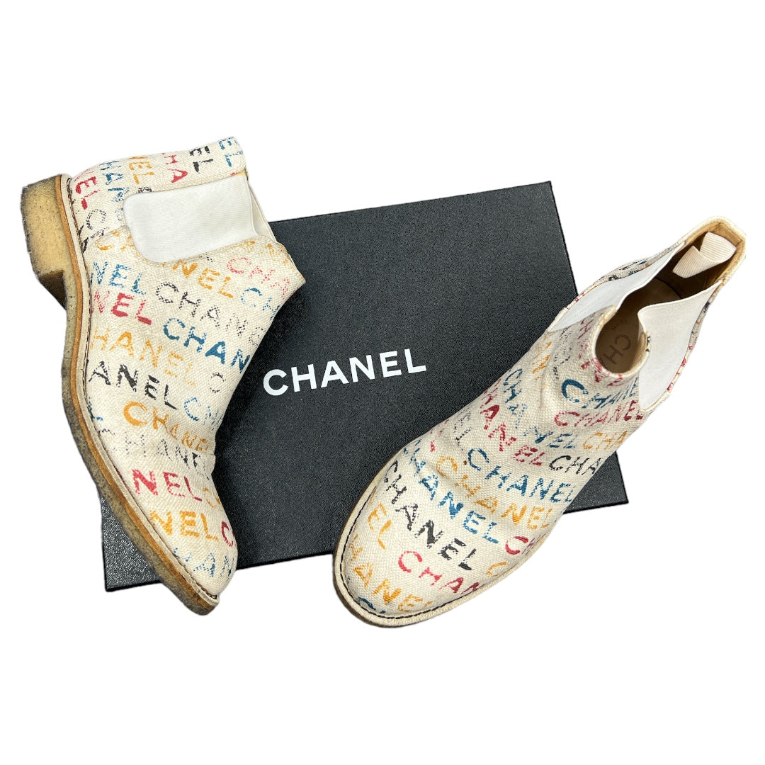 Boots Designer By Chanel  Size: 8.5
