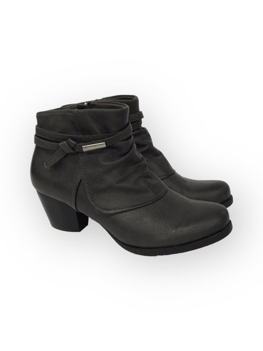 Boots Ankle Heels By Bare Traps  Size: 8