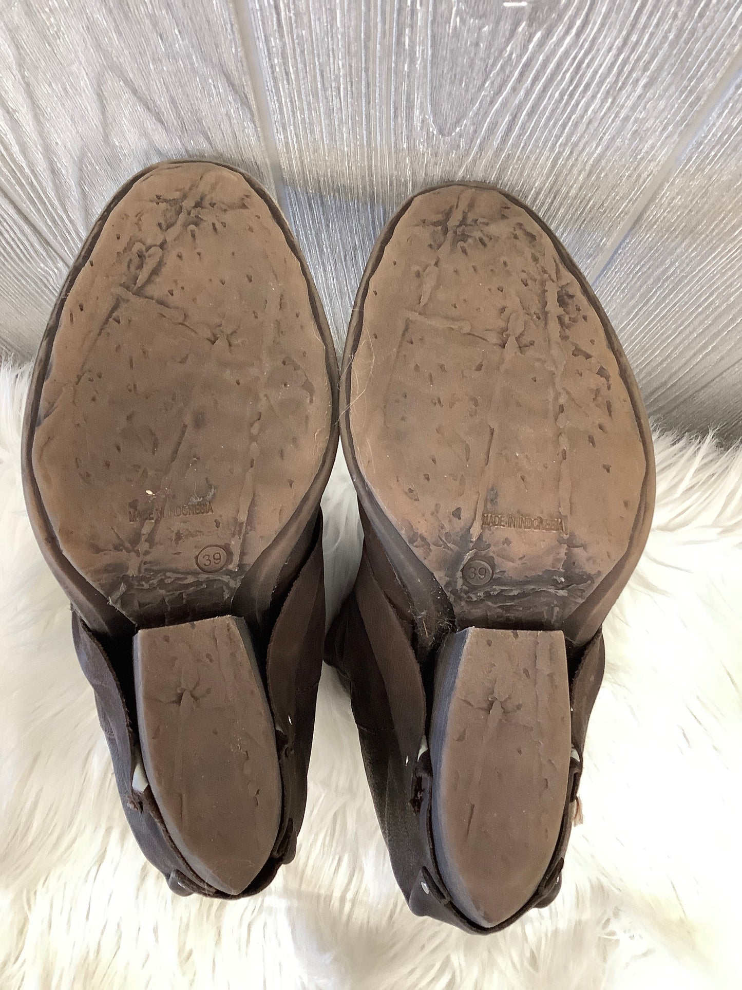 Boots Ankle Flats By Clothes Mentor  Size: 8.5