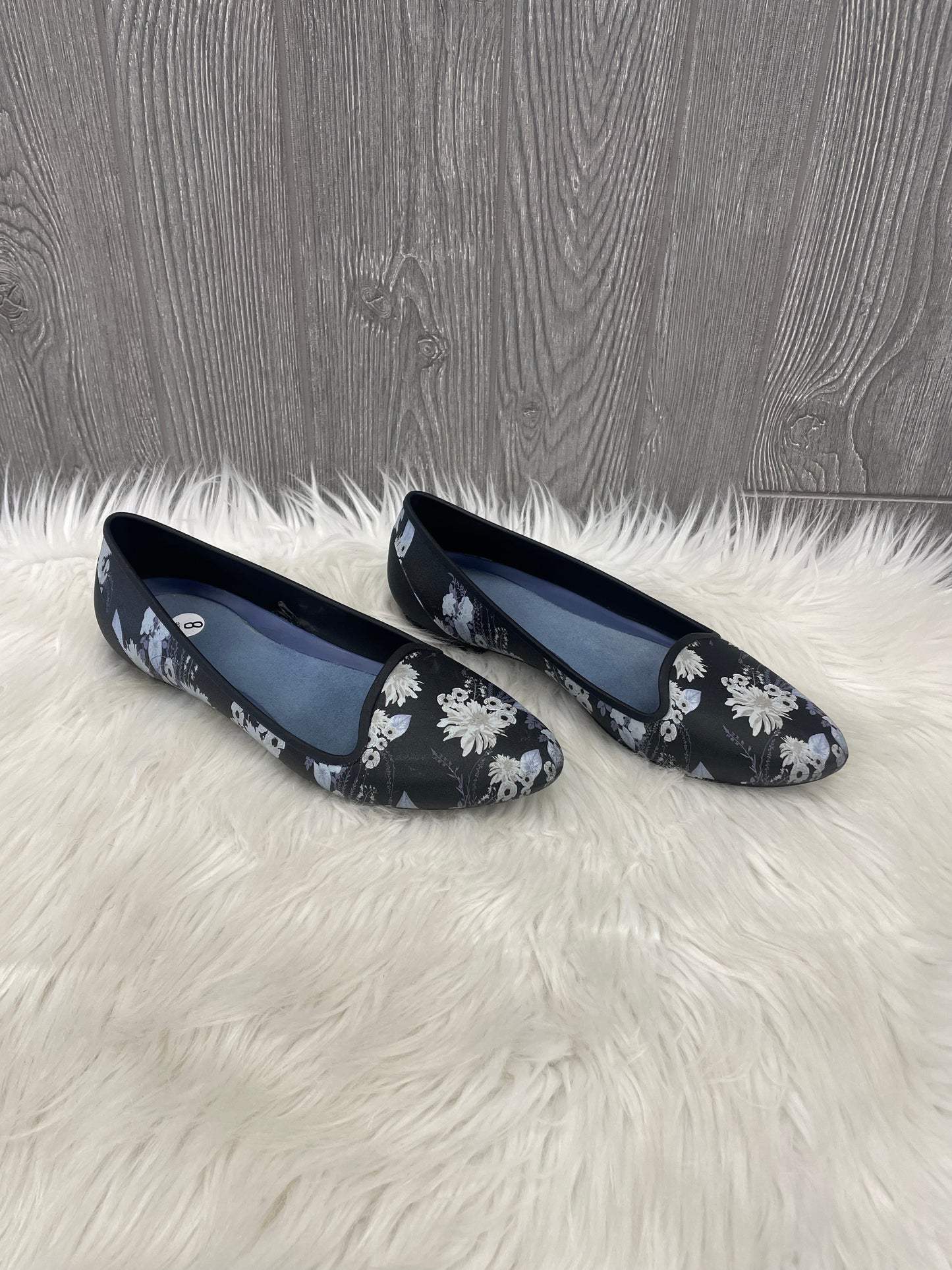 Shoes Flats Ballet By Crocs  Size: 8