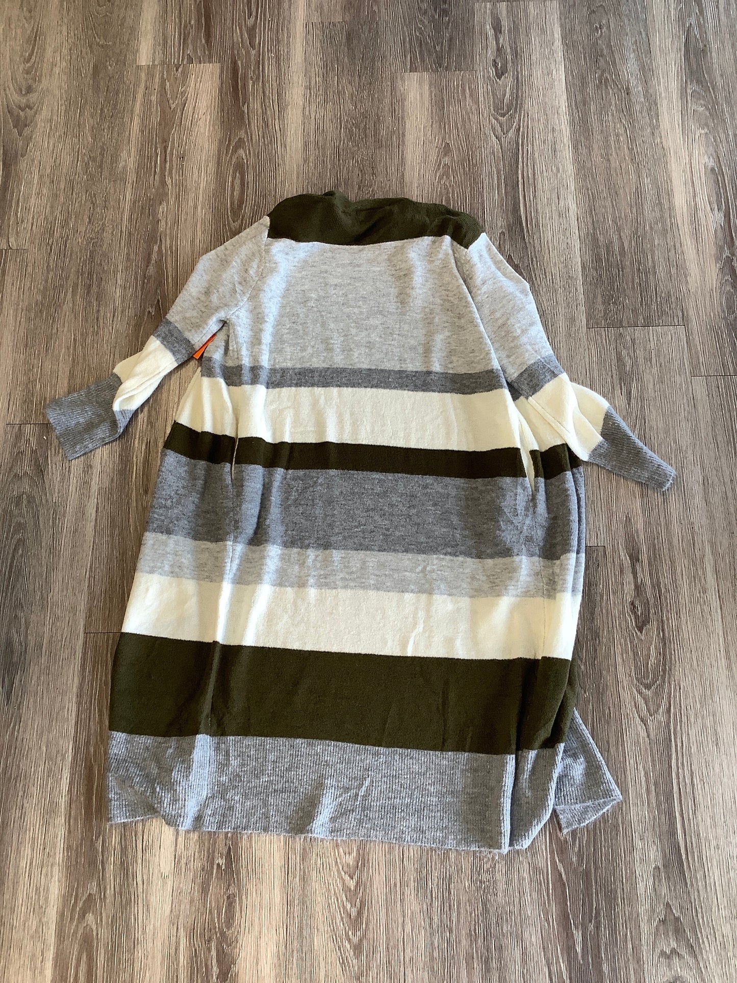 Sweater Cardigan By Clothes Mentor  Size: M