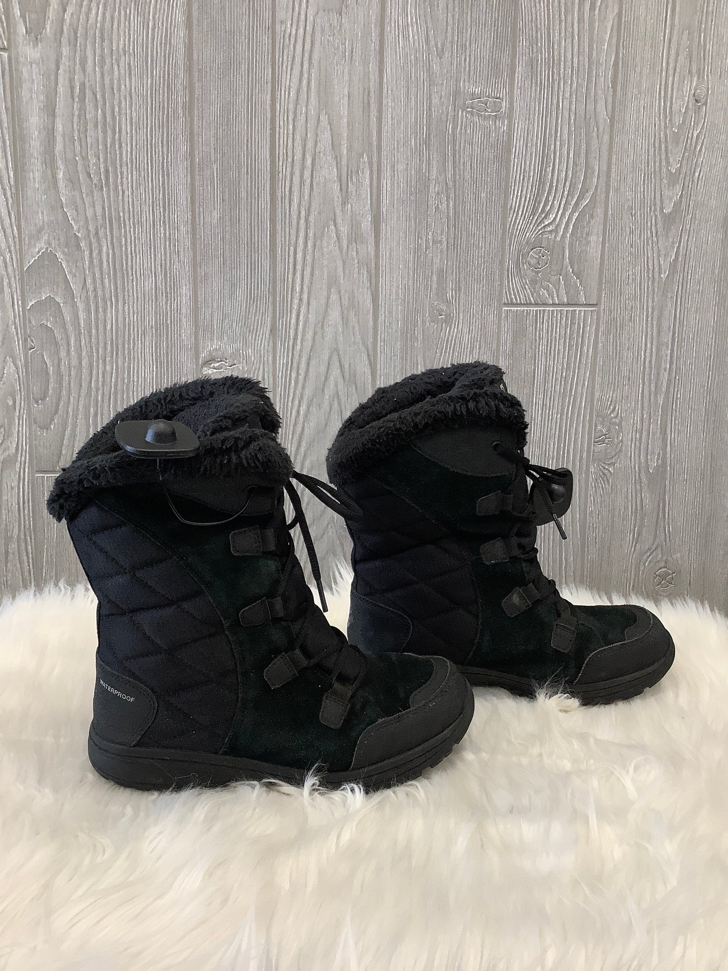 Boots Snow By Columbia  Size: 8