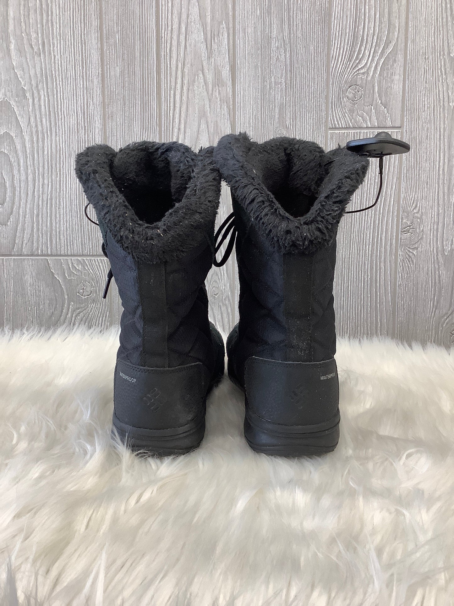 Boots Snow By Columbia  Size: 8